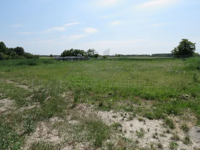 Eladó telek Győr, Gyirmót 6675 nm