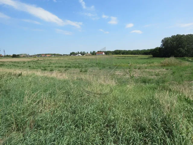 Eladó telek Győr, Gyirmót 6675 nm