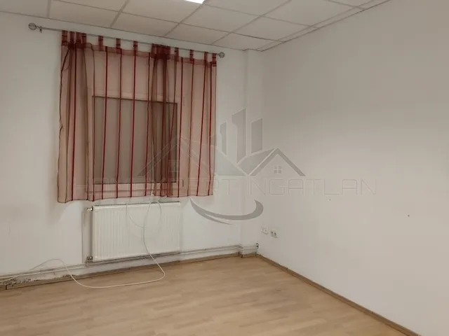 Kiadó kereskedelmi és ipari ingatlan Győr, Nádorváros 100 nm