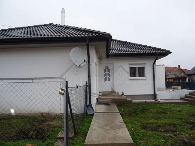 Eladó ház Kunsziget 49 nm