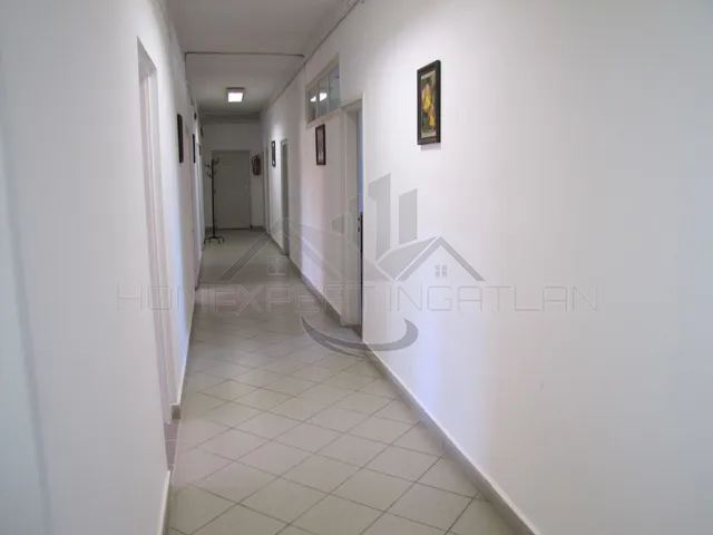 Kiadó kereskedelmi és ipari ingatlan Győr, Nádorváros 280 nm