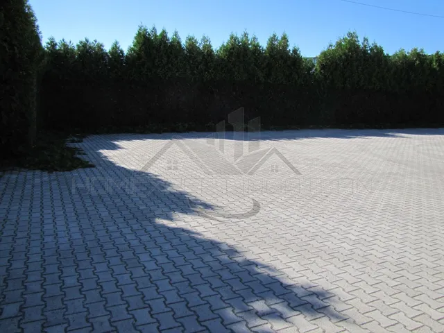 Kiadó kereskedelmi és ipari ingatlan Győr, Nádorváros 280 nm