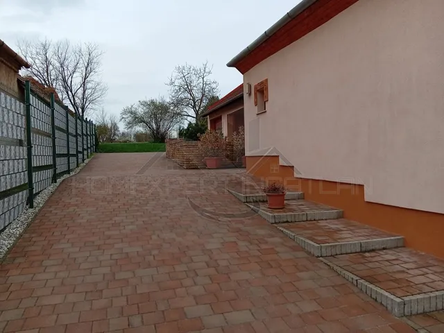 Eladó ház Győr, Ménfőcsanak 123 nm