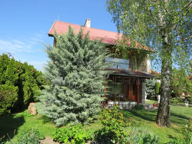 Eladó ház Győr, Szabadhegy 270 nm