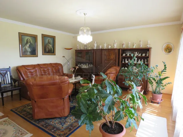 Eladó ház Győr, Szabadhegy 270 nm