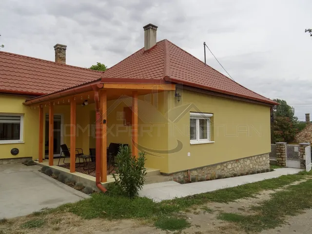 Eladó ház Bakonyszentlászló 83 nm