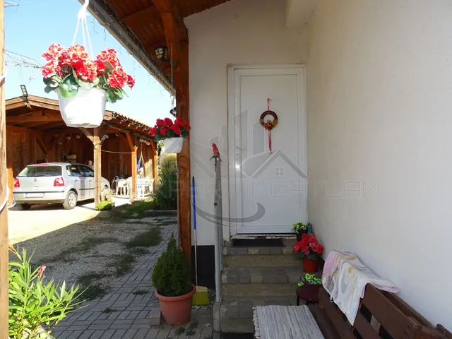 Eladó nyaraló Győr 33 nm