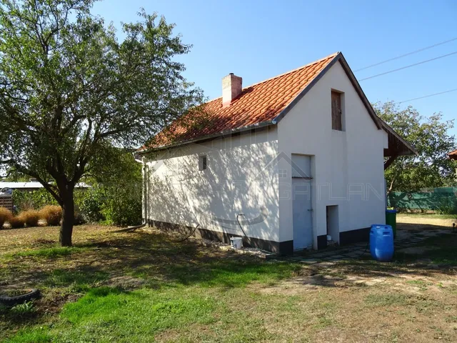 Eladó nyaraló Győr 33 nm