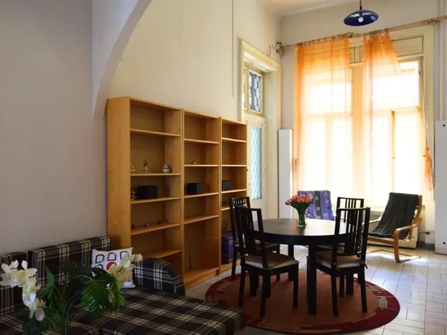 Kiadó lakás Budapest V. kerület, Károly körút 100 nm