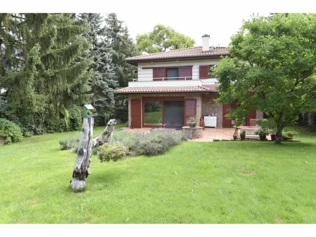 Kiadó ház Budapest II. kerület, József Attila útja 188 nm