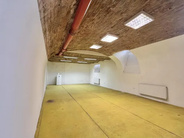 Eladó kereskedelmi és ipari ingatlan Budapest VII. kerület 227 nm