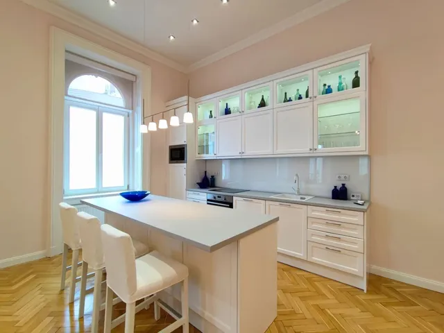 Kiadó lakás Budapest V. kerület, Belváros, Veres Pálné utca 125 nm