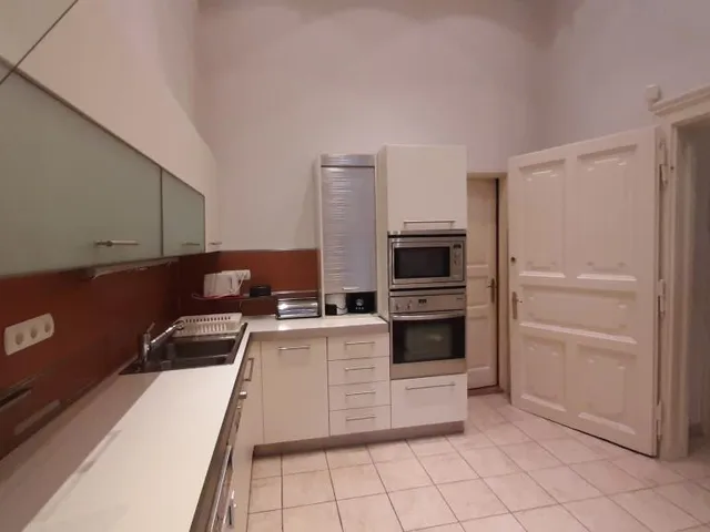 Kiadó lakás Budapest V. kerület, Belgrád rakpart 165 nm
