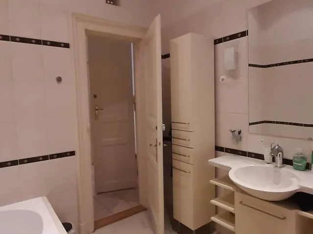 Kiadó lakás Budapest V. kerület, Belgrád rakpart 165 nm