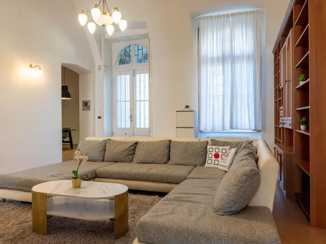 Kiadó lakás Budapest V. kerület, Váci utca 165 nm