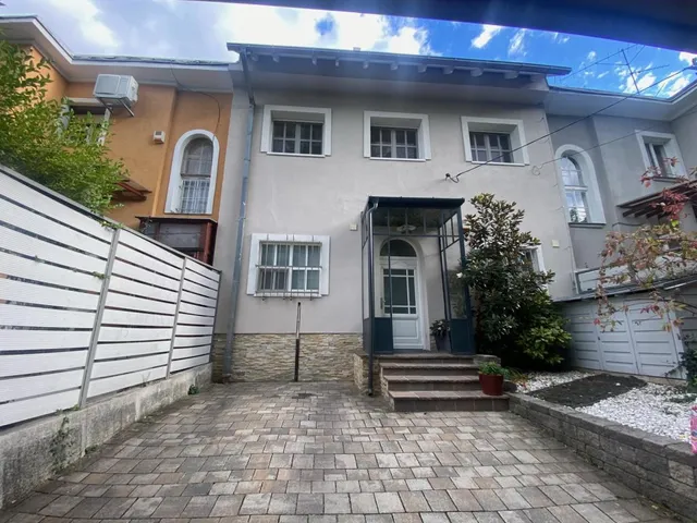 Kiadó ház Budapest II. kerület, Csejtei utca 186 nm