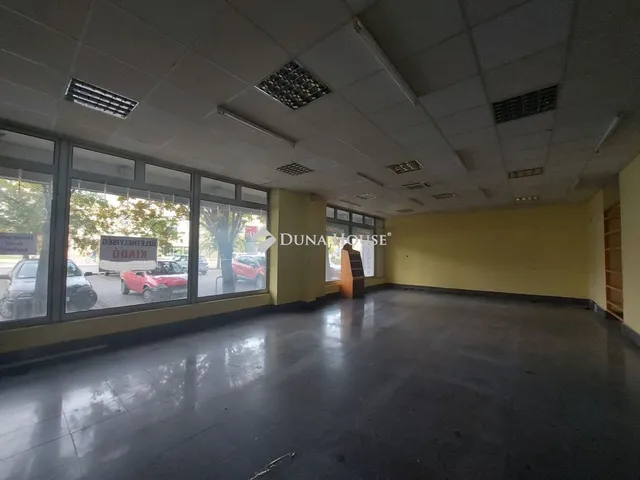 Eladó kereskedelmi és ipari ingatlan Szolnok 305 nm