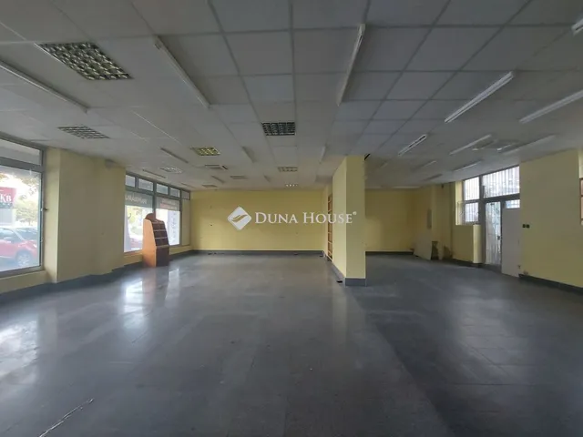 Eladó kereskedelmi és ipari ingatlan Szolnok 305 nm