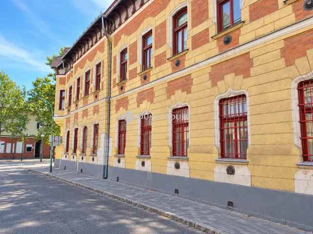 Eladó kereskedelmi és ipari ingatlan Szolnok 158 nm