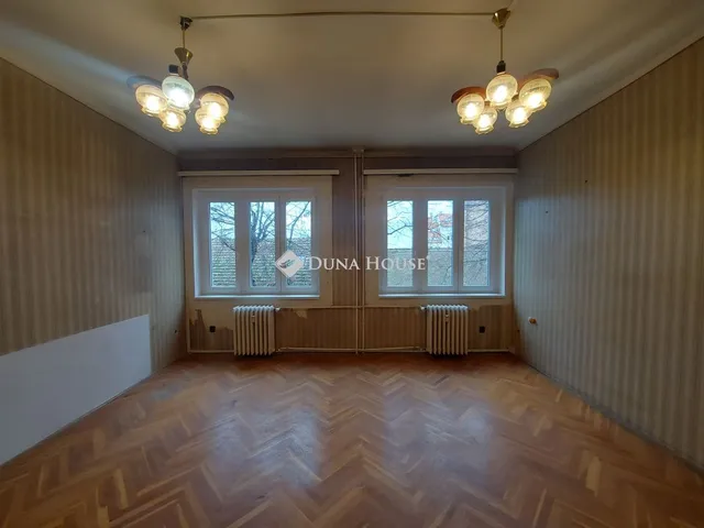 Eladó kereskedelmi és ipari ingatlan Szolnok 47 nm