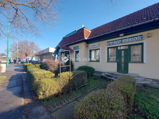 Eladó kereskedelmi és ipari ingatlan Szolnok, Tószegi út 104 nm