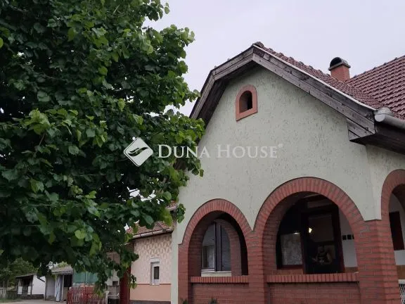 Eladó ház Tiszaföldvár 82 nm