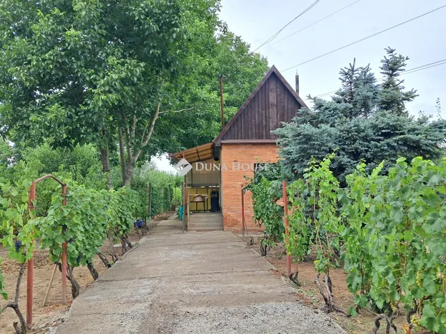 Eladó telek Szolnok 1210 nm