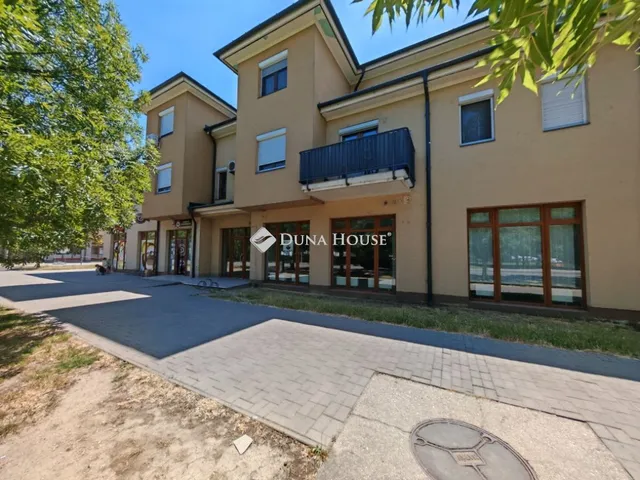 Kiadó kereskedelmi és ipari ingatlan Szolnok 153 nm