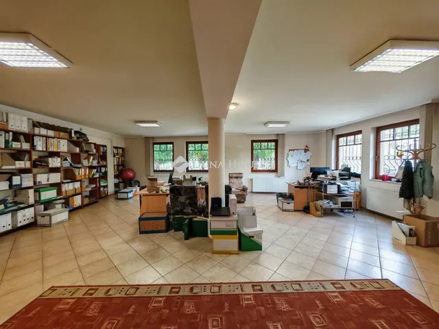 Kiadó kereskedelmi és ipari ingatlan Szolnok 121 nm