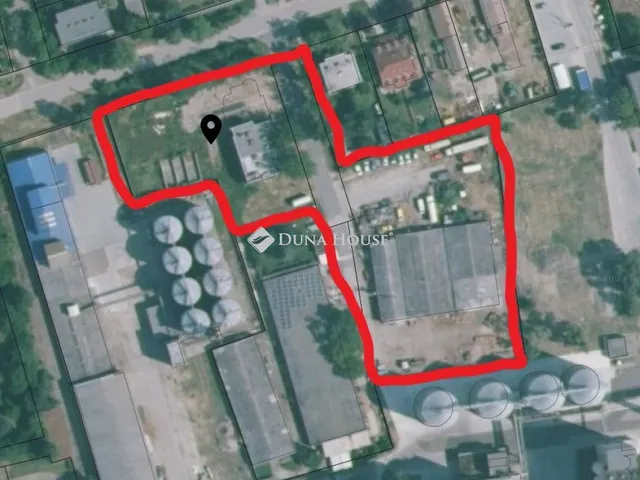 Eladó kereskedelmi és ipari ingatlan Törökszentmiklós 8761 nm