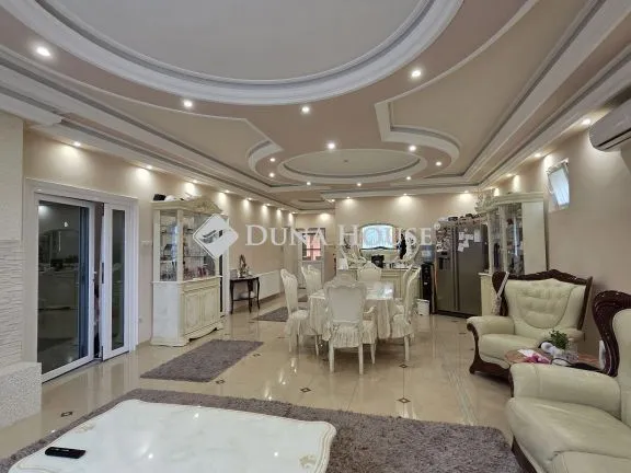 Eladó lakás Abony, Vasút út 147 nm