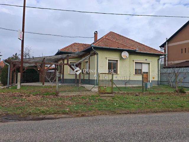 Eladó ház Tiszajenő 120 nm