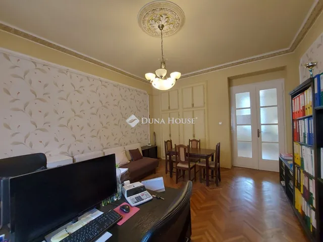 Eladó lakás Szolnok, Táncsics Mihály utca 102 nm