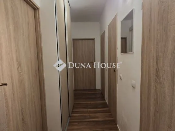 Kiadó lakás Szolnok, Kossuth tér 63 nm