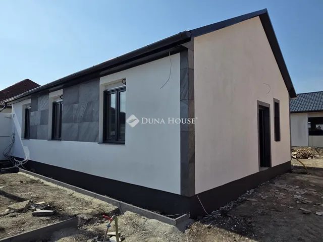 Eladó ház Szolnok, Bimbó utca 78 nm