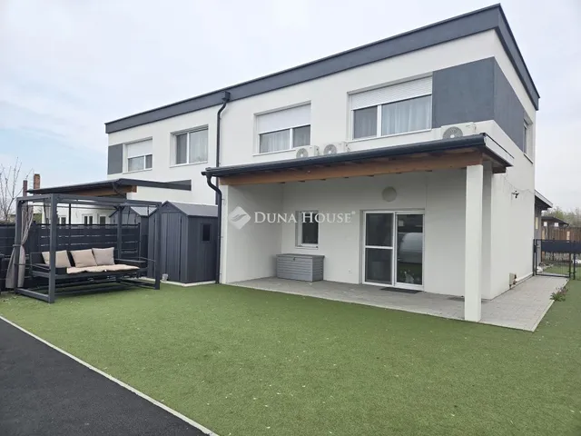 Eladó lakás Szászberek, Rákóczi utca 153 nm