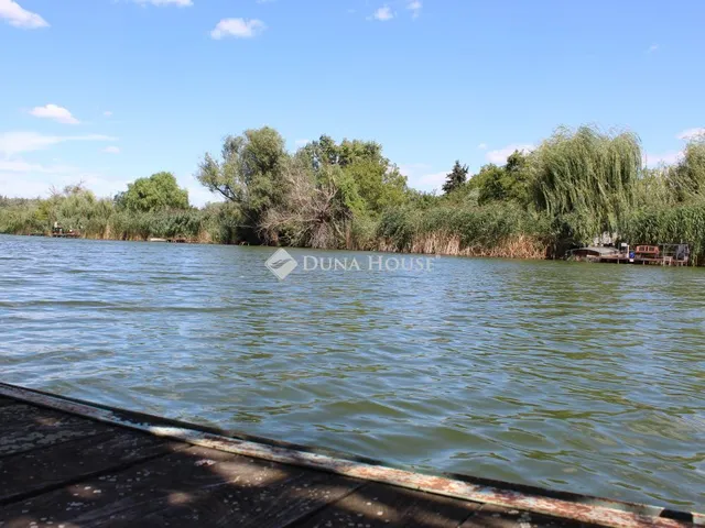 Eladó telek Szolnok, Alcsisziget utca 56 nm