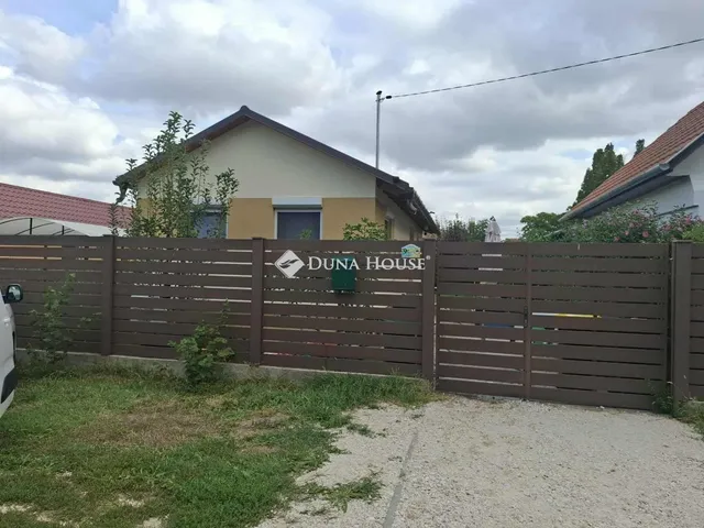 Eladó nyaraló Szolnok 36 nm