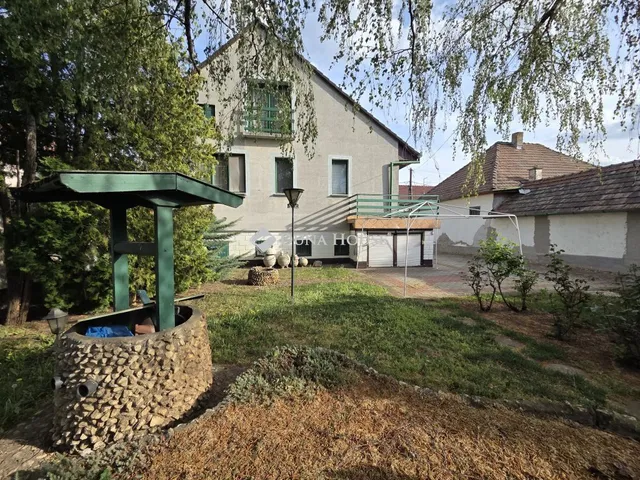 Eladó ház Szolnok, Rozmaring utca 197 nm