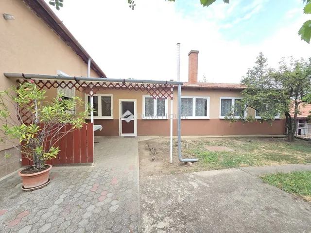 Eladó ház Tiszapüspöki, Fő utca 142 nm