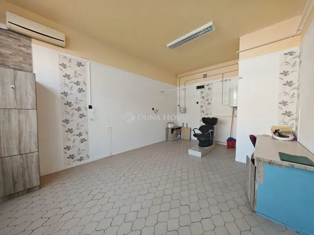 Eladó kereskedelmi és ipari ingatlan Szolnok 23 nm