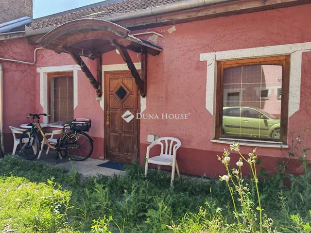 Eladó kereskedelmi és ipari ingatlan Szolnok, Batthyány utca 28 nm