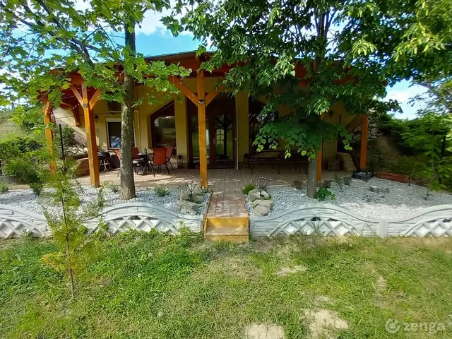 Eladó ház Lábatlan, Piszke 200 nm