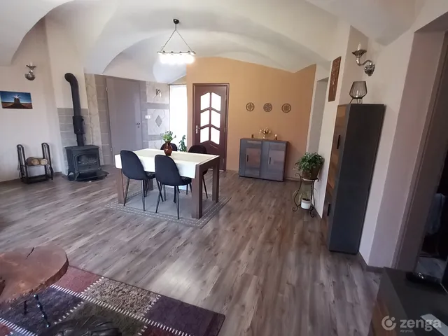 Eladó ház Lábatlan 200 nm