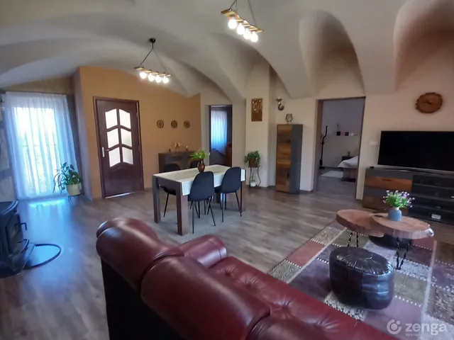 Eladó ház Lábatlan 200 nm