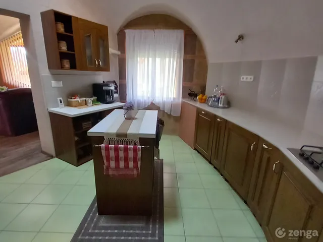 Eladó ház Lábatlan 200 nm