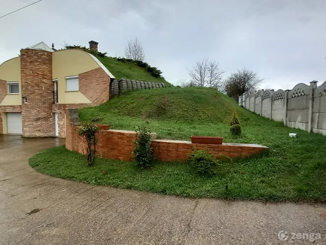 Eladó ház Lábatlan 200 nm