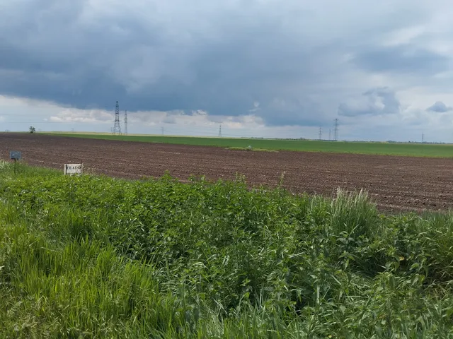 Eladó kereskedelmi és ipari ingatlan Győr, Győrszentiván 1 nm