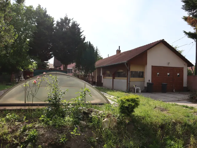 Eladó ház Gönyű, f 160 nm