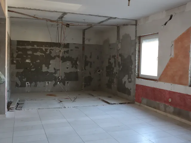 Eladó kereskedelmi és ipari ingatlan Győr, Nádorváros, t 3 nm